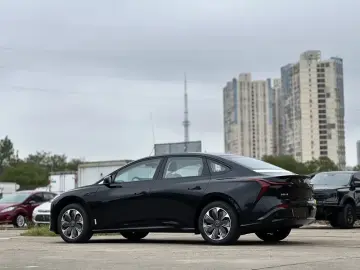 2025 Hongqi Tiangong 05 с пробегом 100 км