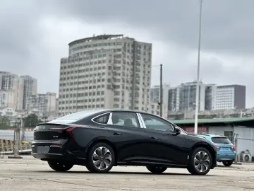 2025 Hongqi Tiangong 05 с пробегом 100 км