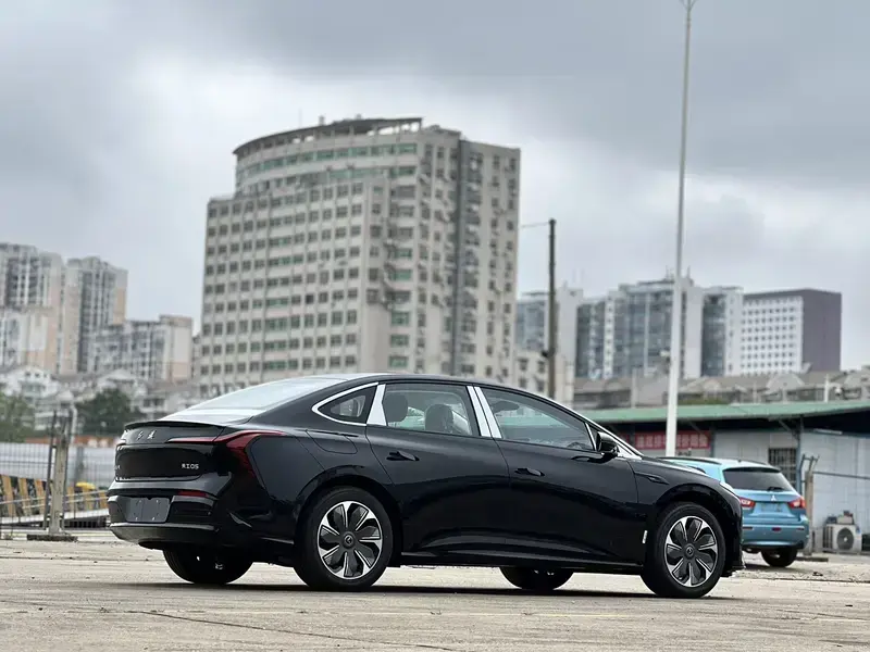 2025 Hongqi Tiangong 05 с пробегом 100 км
