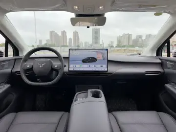2025 Hongqi Tiangong 05 с пробегом 100 км
