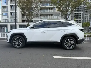 2025 Hyundai Tucson с пробегом 5 200 км