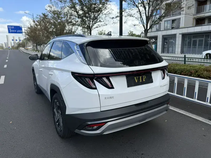 2025 Hyundai Tucson с пробегом 5 200 км