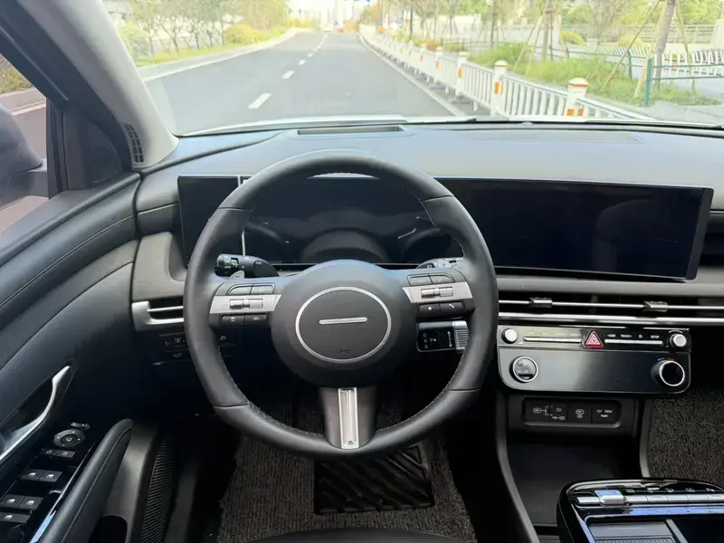 2025 Hyundai Tucson с пробегом 5 200 км
