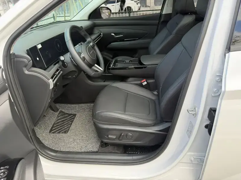 2025 Hyundai Tucson с пробегом 5 200 км