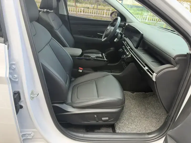 2025 Hyundai Tucson с пробегом 5 200 км