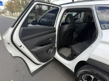 2025 Hyundai Tucson с пробегом 5 200 км