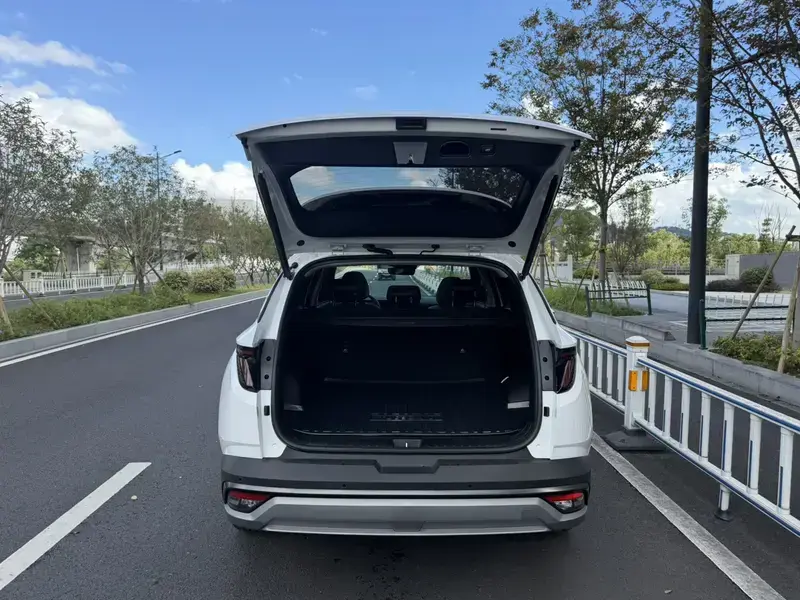 2025 Hyundai Tucson с пробегом 5 200 км