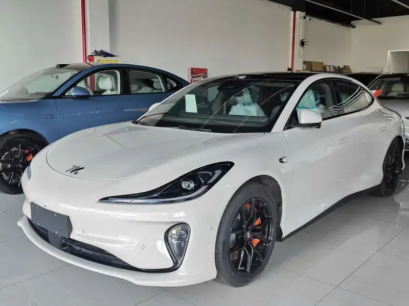 2025 IM Motors (Zhiji) L6 с пробегом 100 км