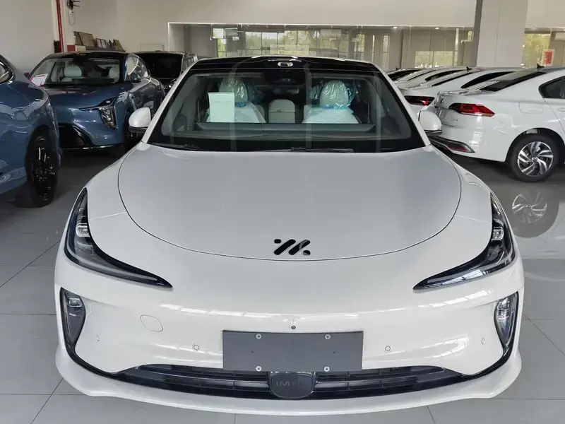 2025 IM Motors (Zhiji) L6 с пробегом 100 км