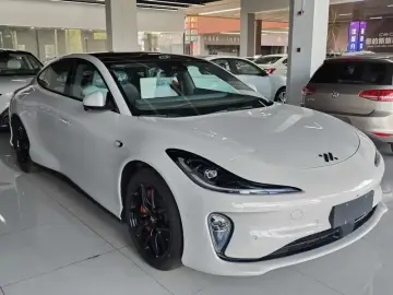 2025 IM Motors (Zhiji) L6 с пробегом 100 км