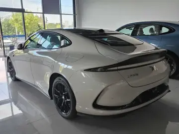 2025 IM Motors (Zhiji) L6 с пробегом 100 км