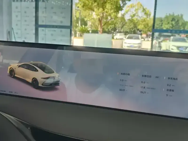 2025 IM Motors (Zhiji) L6 с пробегом 100 км