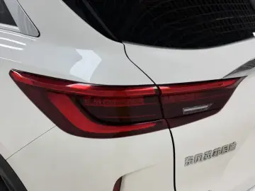 2020 Infiniti QX50 с пробегом 101 900 км