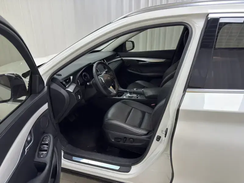 2020 Infiniti QX50 с пробегом 101 900 км