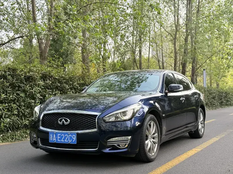 2017 Infiniti Q70 с пробегом 55 000 км