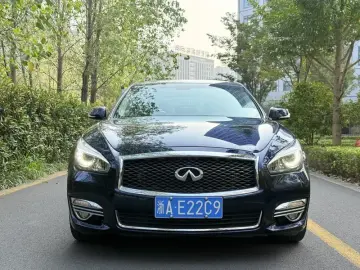 2017 Infiniti Q70 с пробегом 55 000 км