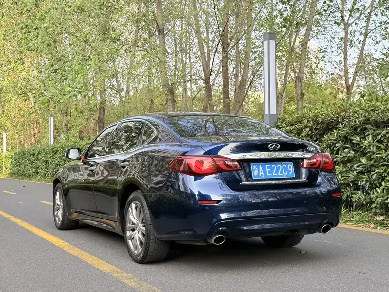 2017 Infiniti Q70 с пробегом 55 000 км