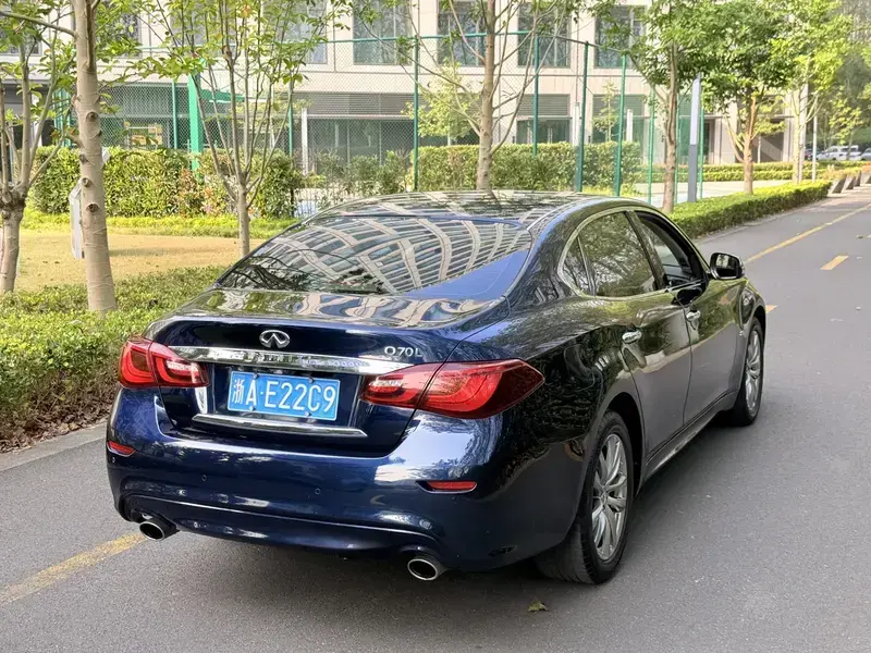 2017 Infiniti Q70 с пробегом 55 000 км