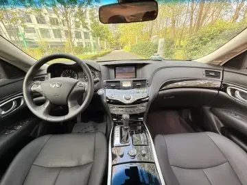 2017 Infiniti Q70 с пробегом 55 000 км