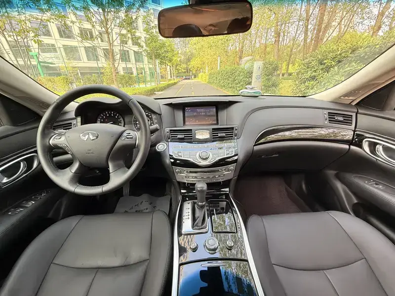 2017 Infiniti Q70 с пробегом 55 000 км