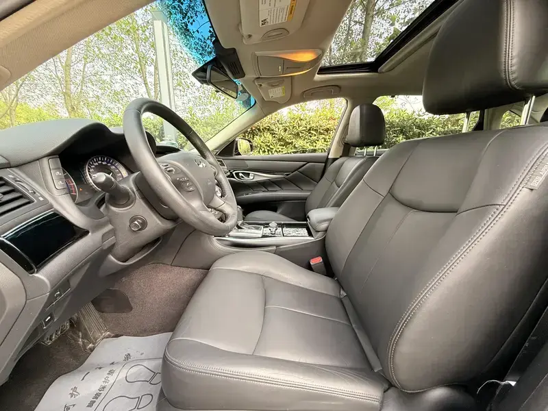 2017 Infiniti Q70 с пробегом 55 000 км