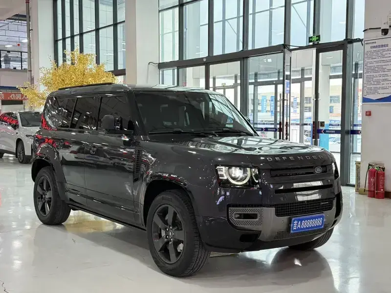 2023 Land Rover Defender с пробегом 60 000 км