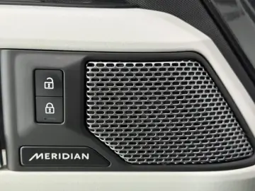 2023 Land Rover Defender с пробегом 60 000 км