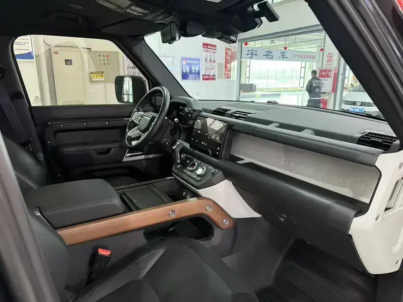 2023 Land Rover Defender с пробегом 60 000 км