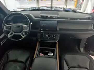2023 Land Rover Defender с пробегом 53 000 км