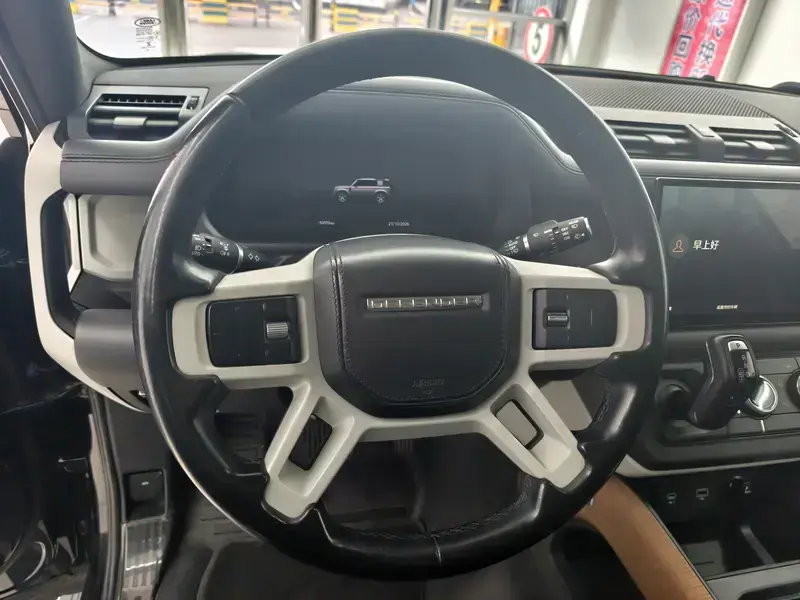 2023 Land Rover Defender с пробегом 53 000 км