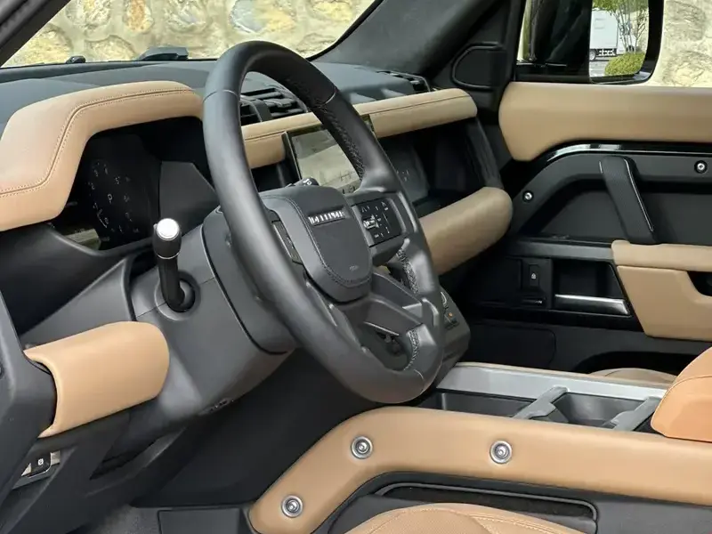 2025 Land Rover Defender с пробегом 7 000 км