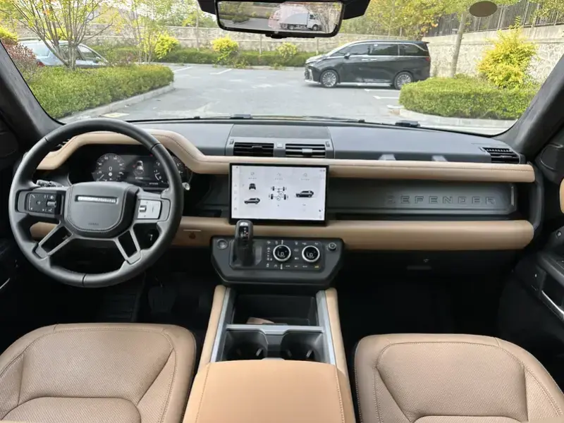 2025 Land Rover Defender с пробегом 7 000 км