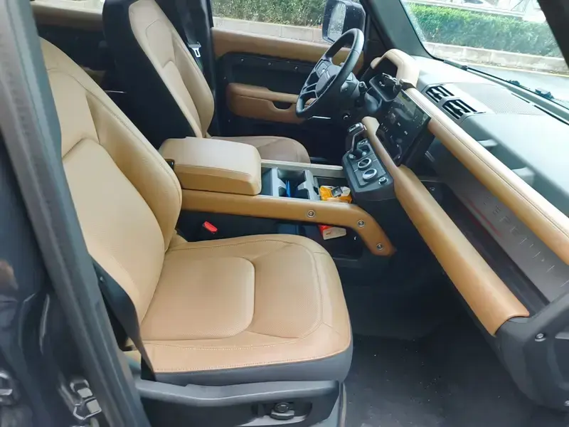 2025 Land Rover Defender с пробегом 23 500 км