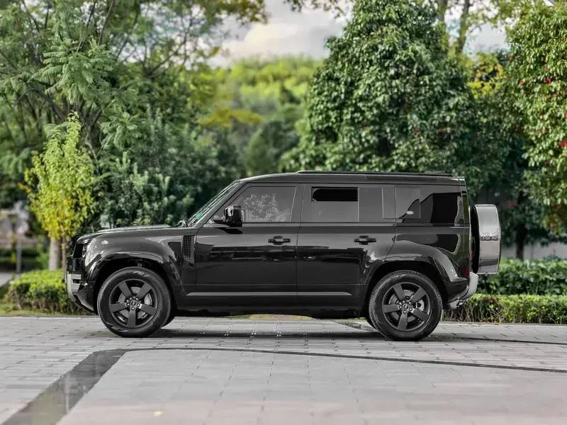 2022 Land Rover Defender с пробегом 62 000 км