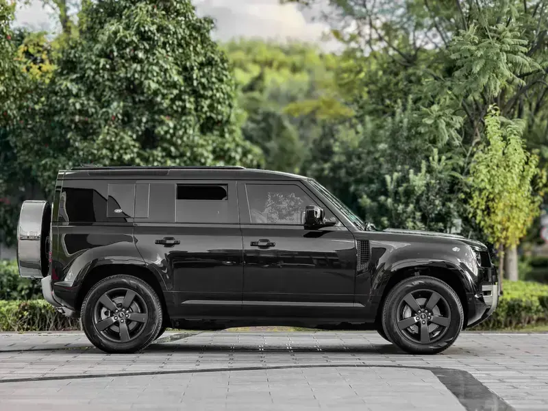 2022 Land Rover Defender с пробегом 62 000 км