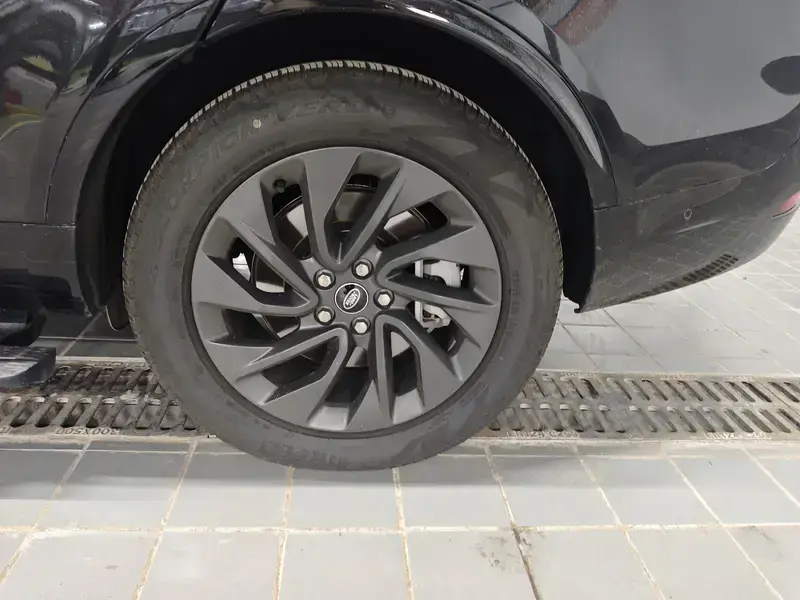 2023 Land Rover Discovery с пробегом 14 000 км