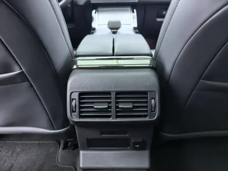 2024 Land Rover Range Rover Velar с пробегом 32 000 км