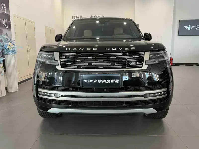 2025 Land Rover Range Rover с пробегом 13 000 км