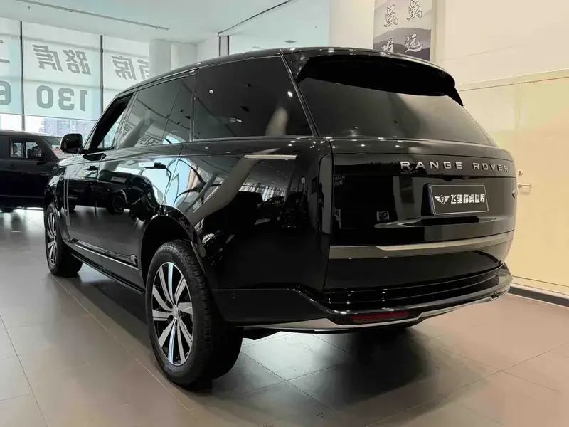 2025 Land Rover Range Rover с пробегом 13 000 км