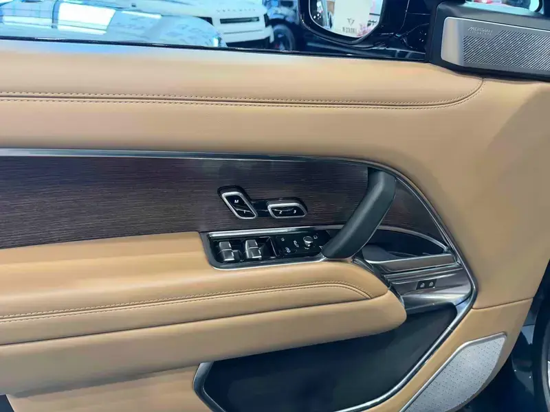 2025 Land Rover Range Rover с пробегом 13 000 км