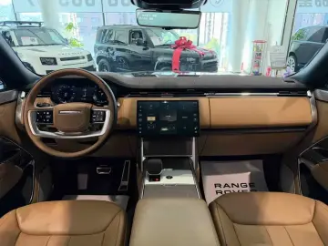 2025 Land Rover Range Rover с пробегом 13 000 км