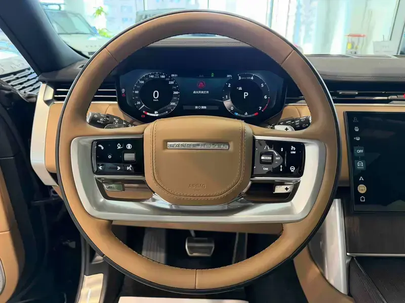 2025 Land Rover Range Rover с пробегом 13 000 км