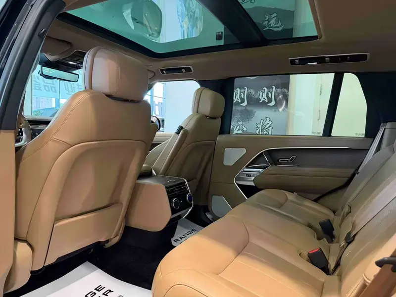 2025 Land Rover Range Rover с пробегом 13 000 км
