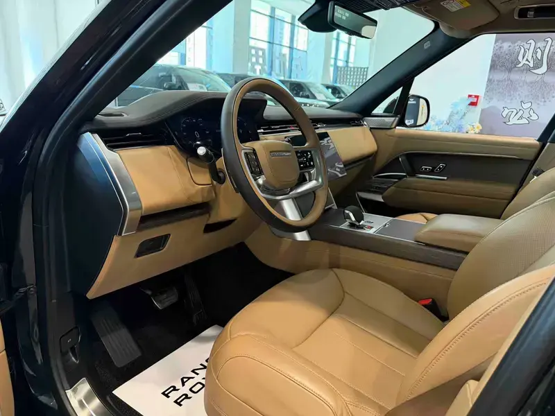 2025 Land Rover Range Rover с пробегом 13 000 км