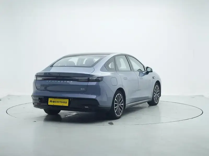 2025 Leapmotor B01 с пробегом 10 500 км