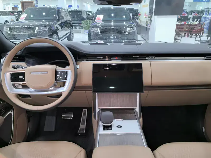2024 Land Rover Range Rover с пробегом 40 000 км