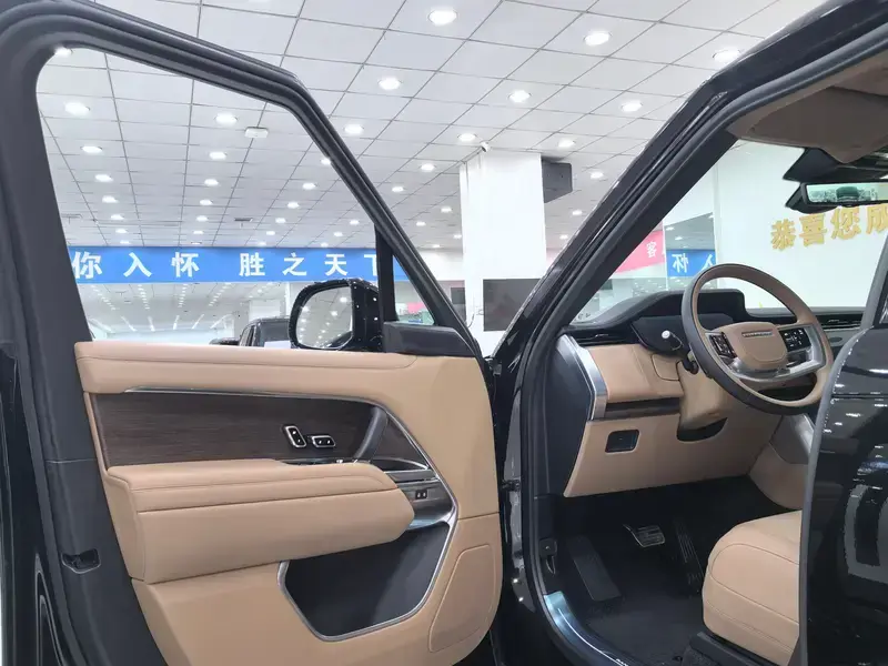 2024 Land Rover Range Rover с пробегом 40 000 км