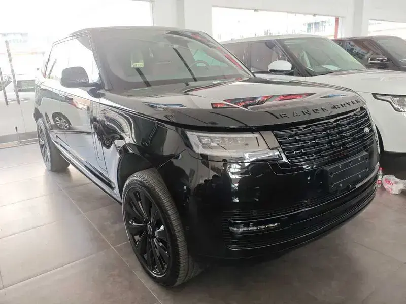 2025 Land Rover Range Rover с пробегом 23 000 км