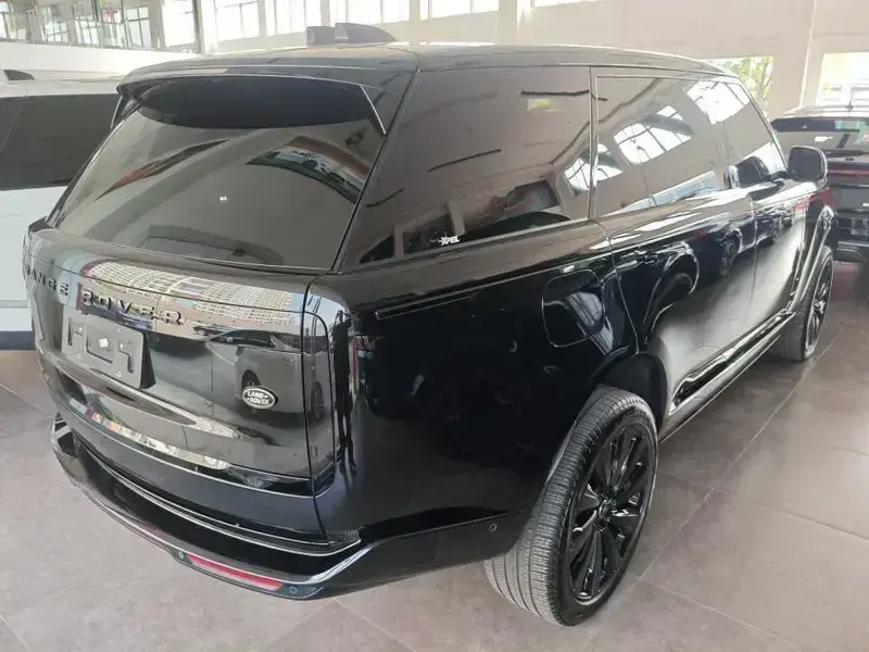 2025 Land Rover Range Rover с пробегом 23 000 км
