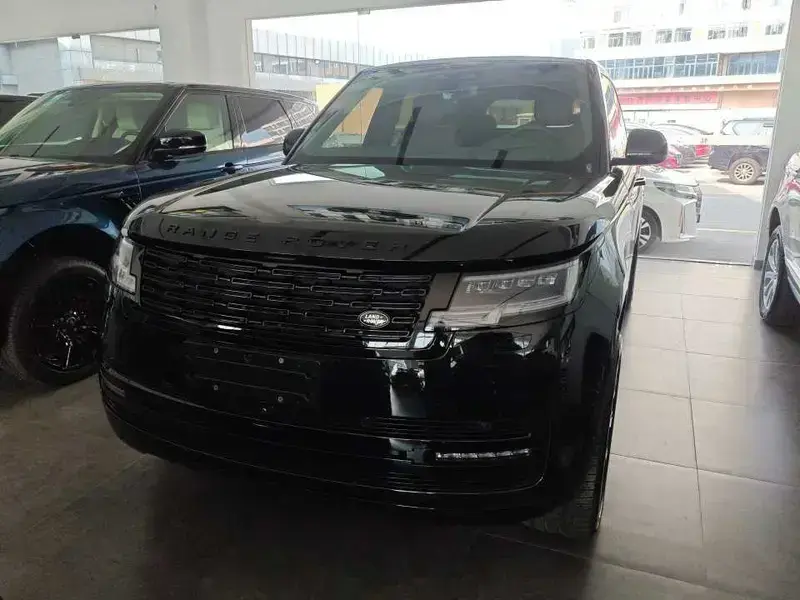2025 Land Rover Range Rover с пробегом 23 000 км